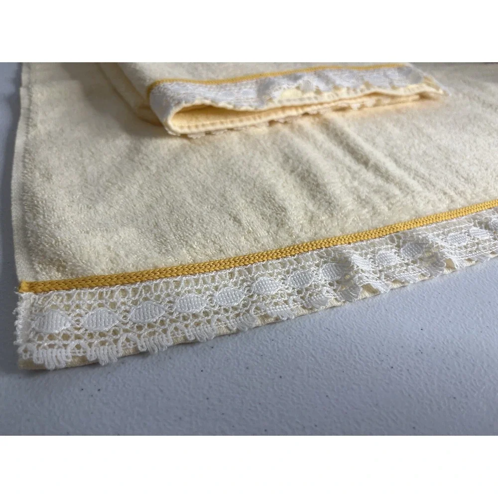 Vtg Dundee Bath Towel Set‎ Of 2 Yellow Lace Trim